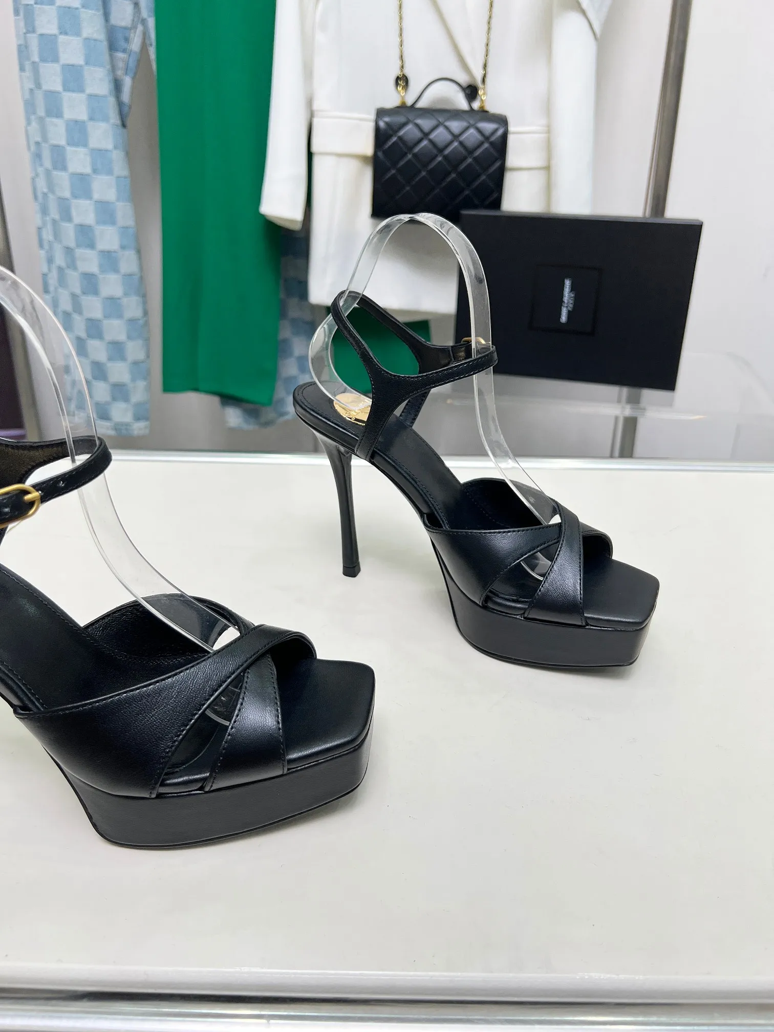 👟👟Ex-factory price 640👟👟 Saint Laurent YSL Saint Laurent sandals Upper: sheepskin surface Size 35-42 (42 is custom-made and non-returnable) Heel height 8.5cm Water platform height 2.5cm Leather outsole 2642-12